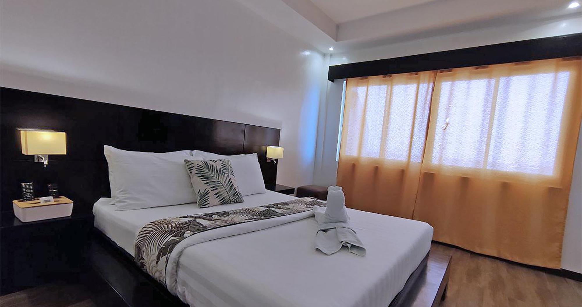 Casa Almarenzo Bed & Breakfast Bolinao Bagian luar foto
