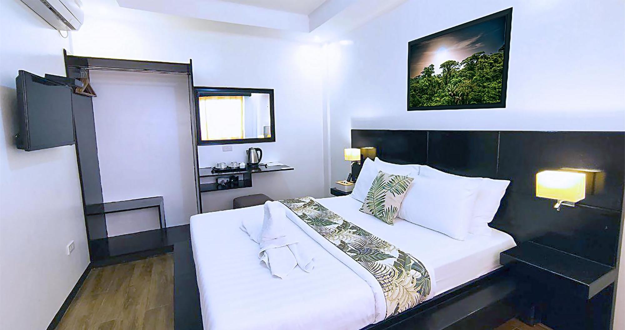Casa Almarenzo Bed & Breakfast Bolinao Bagian luar foto