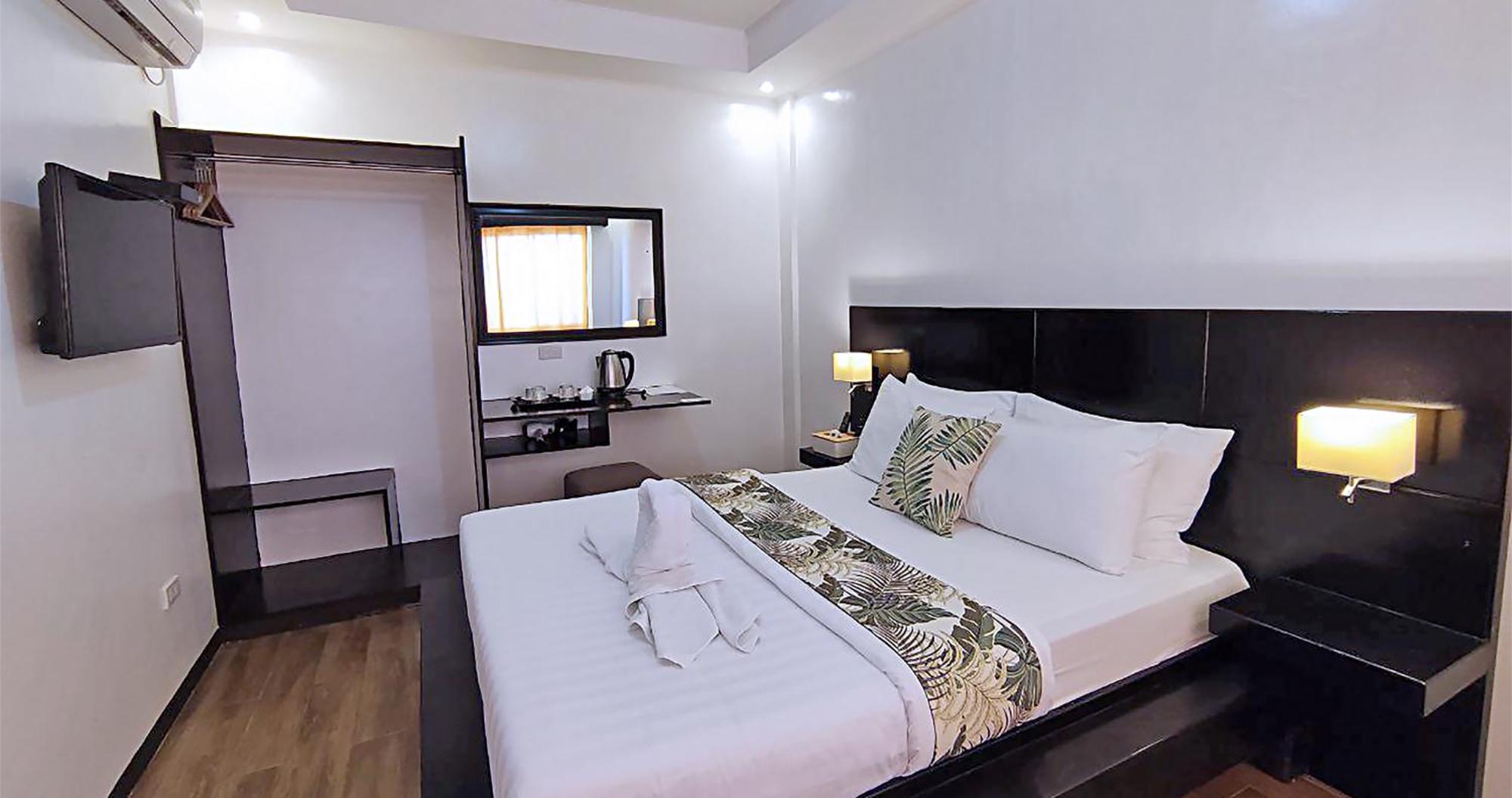 Casa Almarenzo Bed & Breakfast Bolinao Bagian luar foto