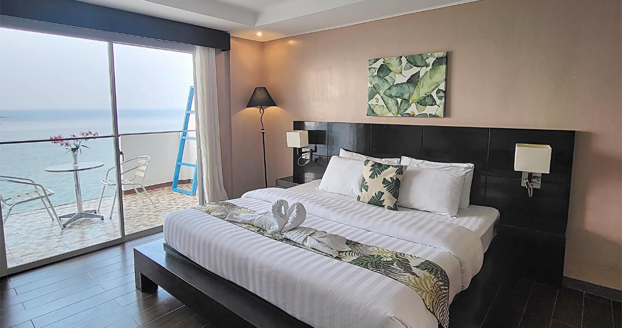 Casa Almarenzo Bed & Breakfast Bolinao Bagian luar foto