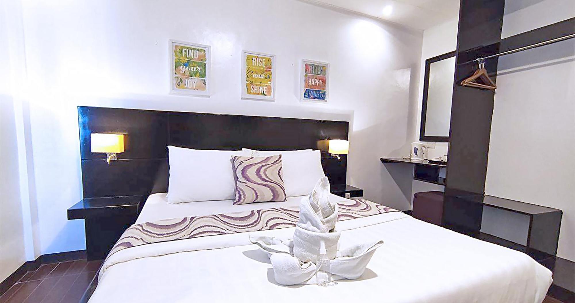 Casa Almarenzo Bed & Breakfast Bolinao Bagian luar foto